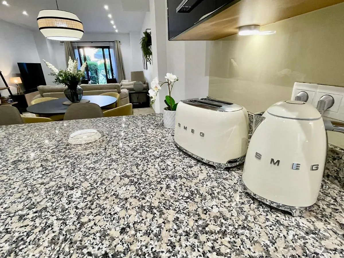 Fantastic New Townhouse /Front Beach/2Bedr/2,5Bath Estepona 0*,