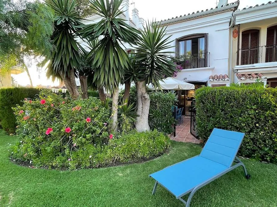 Fantastic New Townhouse /Front Beach/2Bedr/2,5Bath Estepona Apartamento