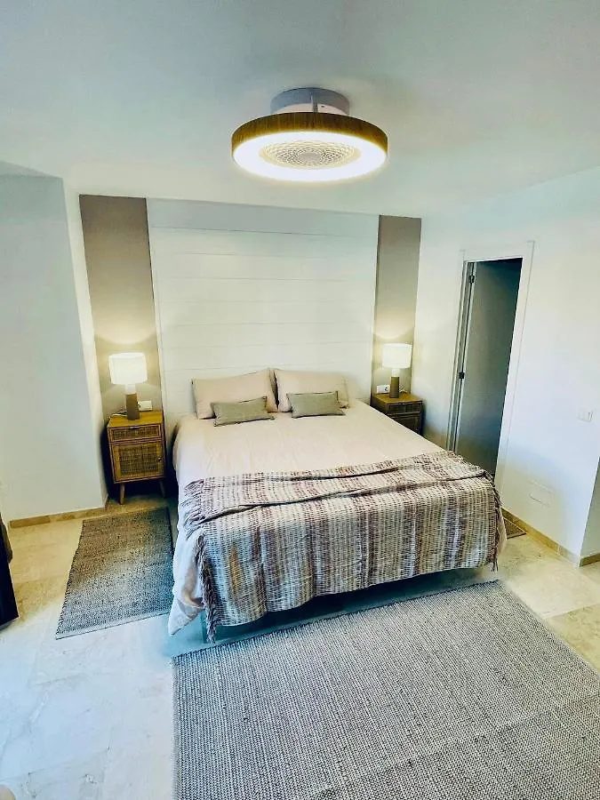 Fantastic New Townhouse /Front Beach/2Bedr/2,5Bath Estepona Apartamento
